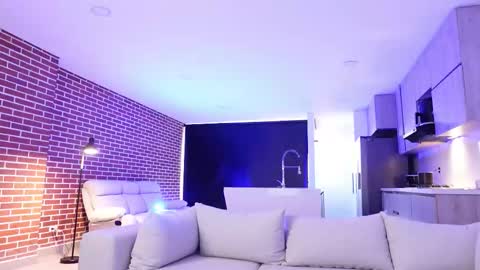 Snapshot of muscle_man19 chatting on November 2025 12:18:01 PM Nick online show from November 2025 12:18:01 PM