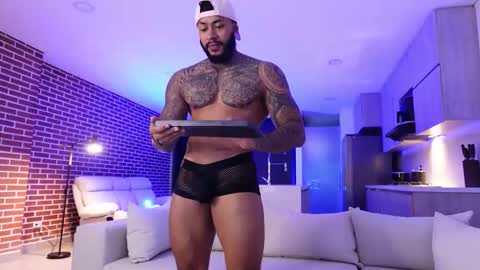 Snapshot of muscle_man19 chatting on November 2025 11:09:02 AM Nick online show from November 2025 11:09:02 AM