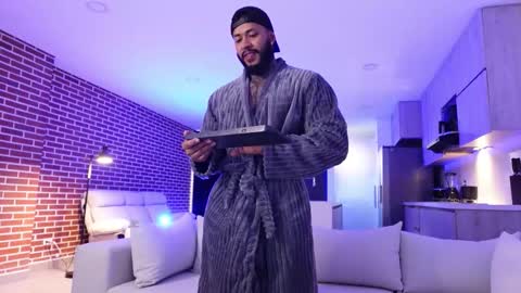 Snapshot of muscle_man19 chatting on November 2025 11:10:01 AM Nick online show from November 2025 11:10:01 AM