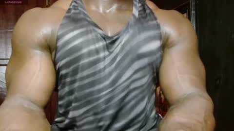 Snapshot of musclegodsammy23 chatting on April 2026 01:22:01 AM musclegod23 online show from April 2026 01:22:01 AM