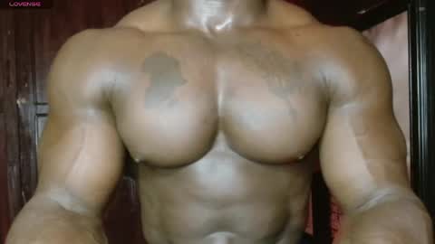 Snapshot of musclegodsammy23 chatting on April 2026 01:08:01 AM musclegod23 online show from April 2026 01:08:01 AM