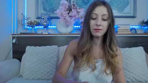 Luna  online show from September 2025 05:29:02 PM