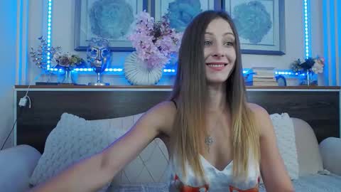 Luna  online show from September 2025 03:06:01 PM