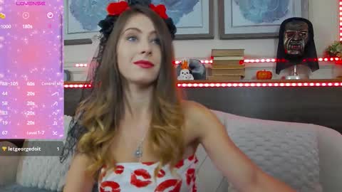 Luna  online show from October 2025 08:22:02 PM