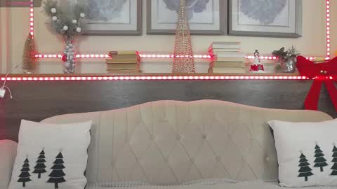 Luna  online show from December 2025 09:32:02 PM