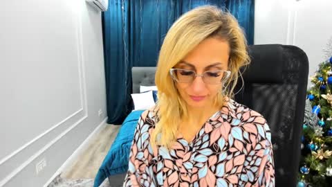 Snapshot of museofstage chatting on December 2024 02:27:01 PM Diana online show from December 2024 02:27:01 PM