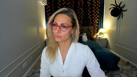 Diana online show from November 2025 12:06:02 PM