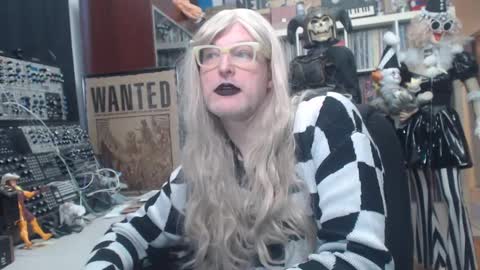 Snapshot of muziknerd chatting on January 2025 09:50:02 PM Muziknerd online show from January 2025 09:50:02 PM