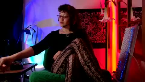 Mx. Anouk Divine online show from June 2026 02:01:01 AM