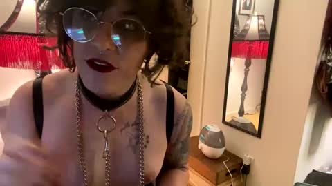 Snapshot of mxscary chatting on February 2025 01:04:01 AM mxscary online show from February 2025 01:04:01 AM