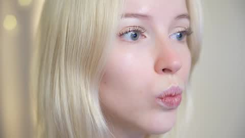 Snapshot of my_stella chatting on December 2024 04:39:02 PM STELLA Im here today online show from December 2024 04:39:02 PM