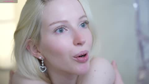 Snapshot of my_stella chatting on December 2024 10:00:02 PM STELLA Im here today online show from December 2024 10:00:02 PM
