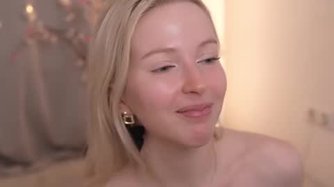Snapshot of my_stella chatting on February 2025 06:48:02 PM STELLA Im here today online show from February 2025 06:48:02 PM