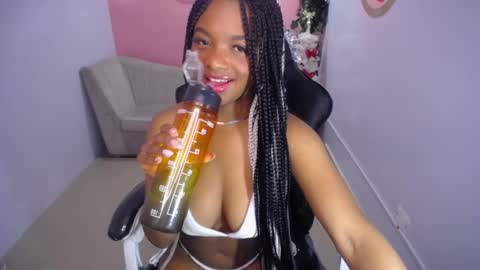 Snapshot of mychell_ch chatting on December 2024 07:18:02 AM mychell_ch online show from December 2024 07:18:02 AM