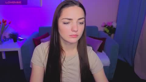 Ella online show from October 2025 08:18:02 PM