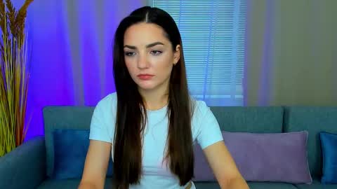 Ella online show from October 2025 01:23:01 PM