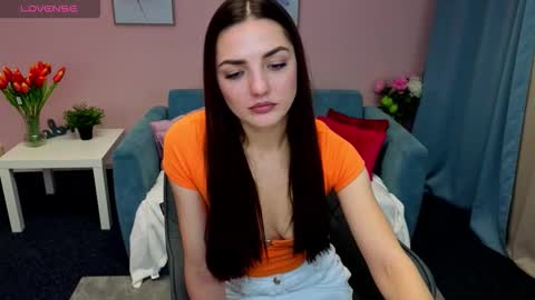 Ella online show from October 2025 09:15:01 PM