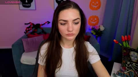 Ella online show from October 2025 02:40:01 PM