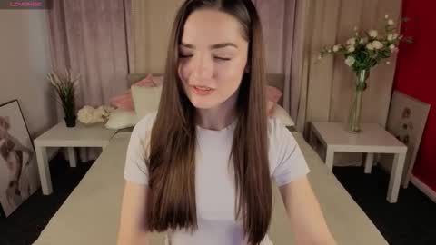 Ella online show from November 2025 03:00:01 PM