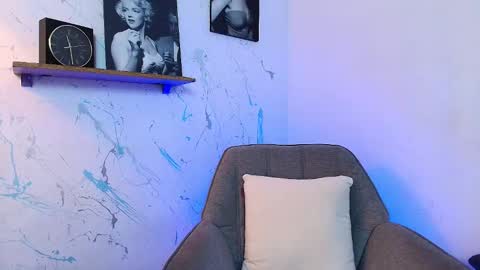 Snapshot of mykelcano chatting on October 2025 06:03:02 AM Mykel online show from October 2025 06:03:02 AM