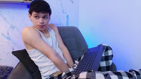 Snapshot of mykelcano chatting on December 2025 03:10:01 PM Mykel online show from December 2025 03:10:01 PM