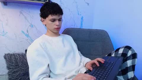 Snapshot of mykelcano chatting on December 2025 03:21:02 PM Mykel online show from December 2025 03:21:02 PM