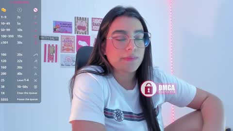 Snapshot of mypretty_isabella chatting on May 2026 08:40:02 PM Bella online show from May 2026 08:40:02 PM