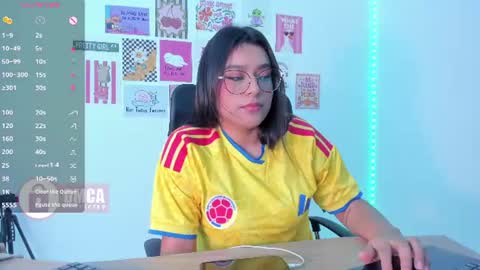 Snapshot of mypretty_isabella chatting on June 2026 11:25:01 PM Bella online show from June 2026 11:25:01 PM
