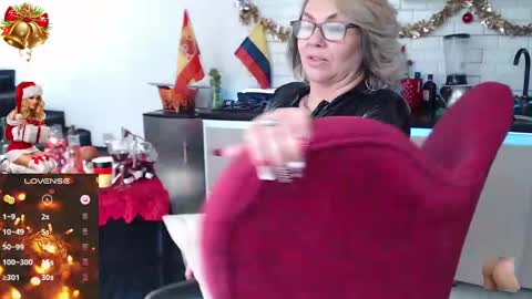 Snapshot of myrnasexxx chatting on December 2024 02:42:01 PM Myrna Sessions online show from December 2024 02:42:01 PM