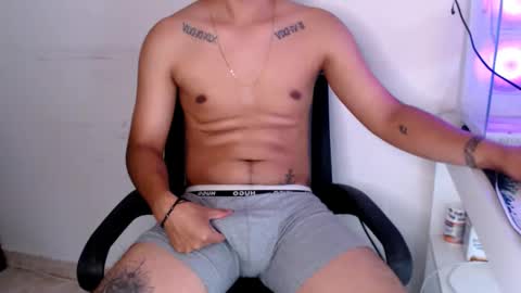 Snapshot of mysteryboy_thin16 chatting on October 2025 09:35:02 PM mysteryboy_thin16 online show from October 2025 09:35:02 PM