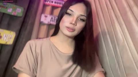 Snapshot of mysteryman_xxx chatting on February 2026 09:32:01 AM UR GIRL NEXTDOOR online show from February 2026 09:32:01 AM