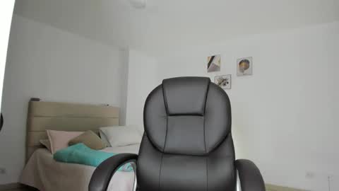 Snapshot of mysteyes chatting on October 2025 07:38:02 PM Elena online show from October 2025 07:38:02 PM