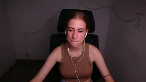Emelie online show from September 2025 05:35:02 PM