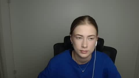 Emelie online show from September 2025 05:19:02 AM