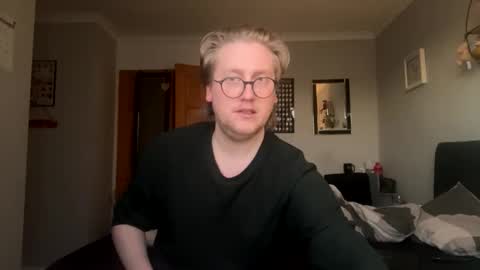 n_ryan98 online show from March 2026 06:25:02 PM