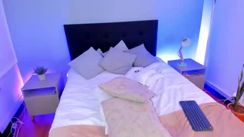 AMY online show from November 2025 09:37:02 PM