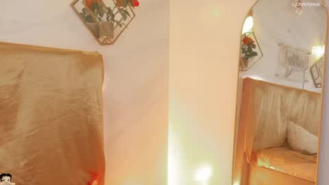 naamah_b online show from May 2026 02:25:02 PM