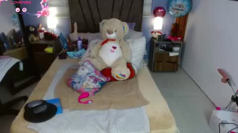 nadia_84 online show from June 2026 07:35:01 PM