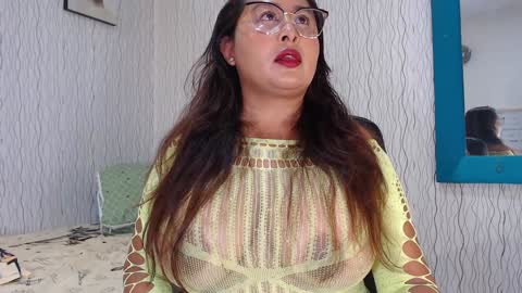 Snapshot of nadiawhite_ chatting on February 2025 10:13:02 AM Nadia online show from February 2025 10:13:02 AM