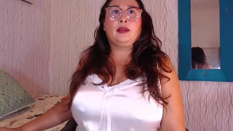 Snapshot of nadiawhite_ chatting on September 2025 05:56:02 PM Nadia online show from September 2025 05:56:02 PM