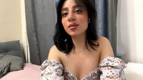Snapshot of nadinevanni chatting on April 2026 01:09:02 PM Leya online show from April 2026 01:09:02 PM