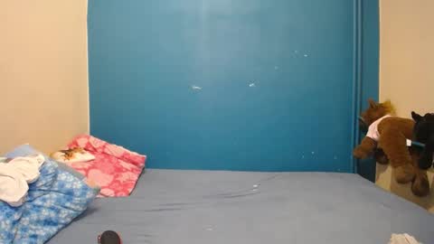 nadinnnea online show from January 2025 07:31:01 PM