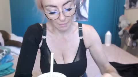 nadinnnea online show from August 2026 06:56:01 AM