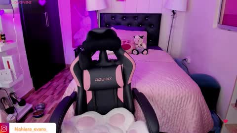 NAHIARA EVANS online show from October 2025 07:58:01 PM