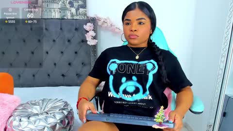 Snapshot of nahiarareina chatting on December 2024 01:47:01 PM NahiaraReina online show from December 2024 01:47:01 PM