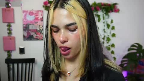 Snapshot of naho_4269 chatting on May 2026 01:47:01 AM Naho Sigueme en mis Redes Sociales Follow me on my social networks online show from May 2026 01:47:01 AM