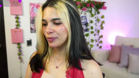 Snapshot of naho_4269 chatting on May 2026 01:33:02 AM Naho Sigueme en mis Redes Sociales Follow me on my social networks online show from May 2026 01:33:02 AM