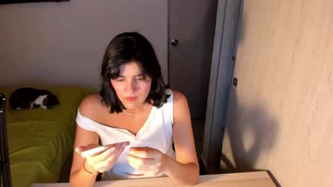 independent model online show from May 2026 05:01:02 AM
