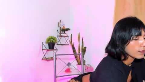 Snapshot of nahomi28 chatting on November 2025 05:45:02 PM Naomi online show from November 2025 05:45:02 PM