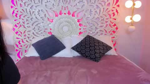 Nahomi online show from October 2025 07:49:02 PM